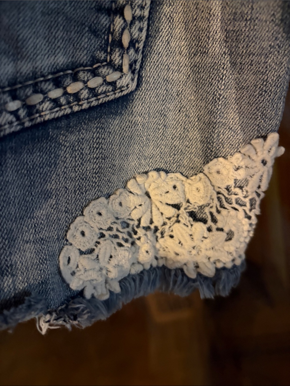Women’s Super Cute Size 32 Shyanne denim shorts - Picture 6 of 10